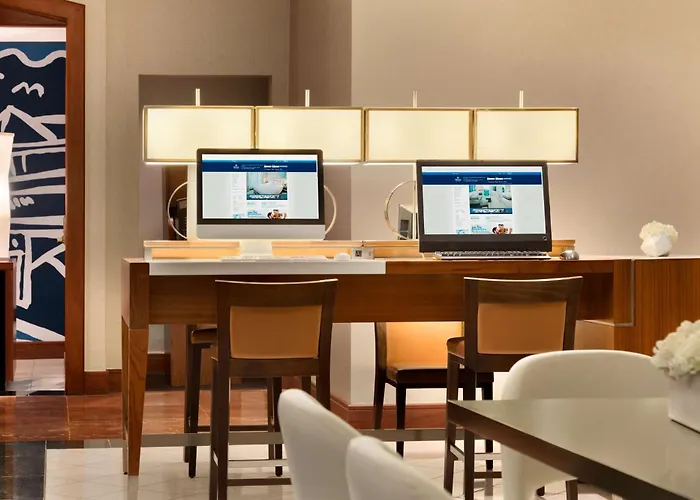 Hilton Magnificent Mile Hotel 3*