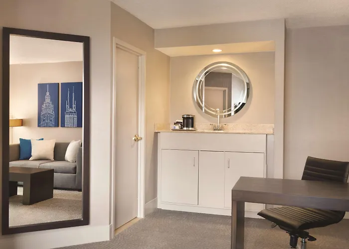 Hilton Magnificent Mile Hotel 3*