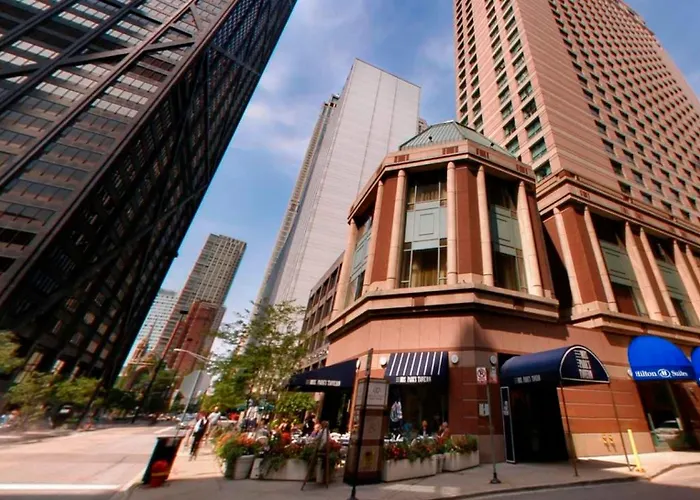 Hilton Magnificent Mile 3*