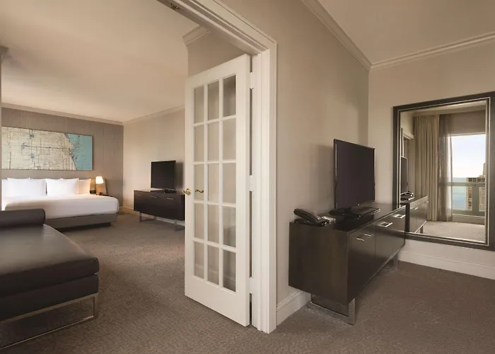 Hilton Magnificent Mile Hotel 3*