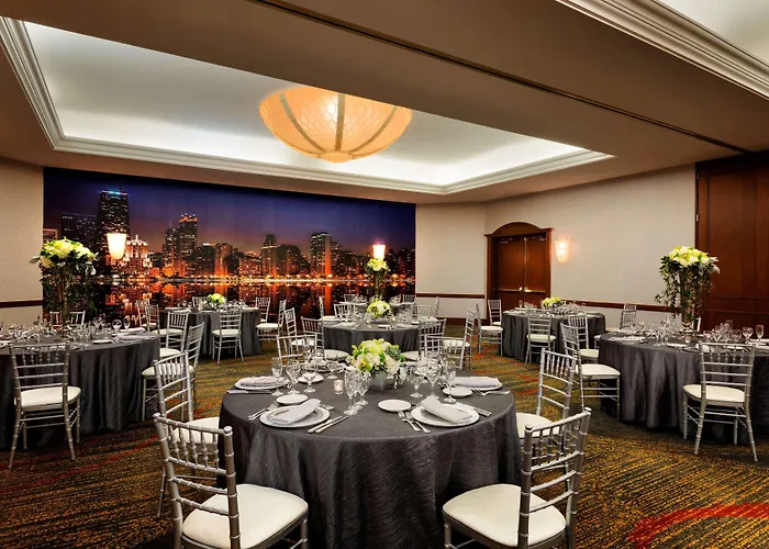 Отель Hilton Magnificent Mile