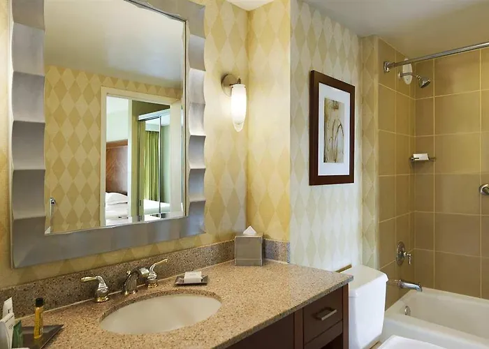 Hilton Magnificent Mile Hotel 3*